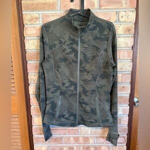 Lululemon Forme Savasana Camo Fatigue Green size 10 EUC!